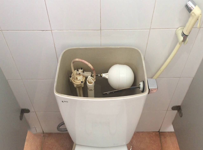 Phao cấp nước bồn cầu ngăn mực nước vượt qu&aacute; giới hạn cho ph&eacute;p