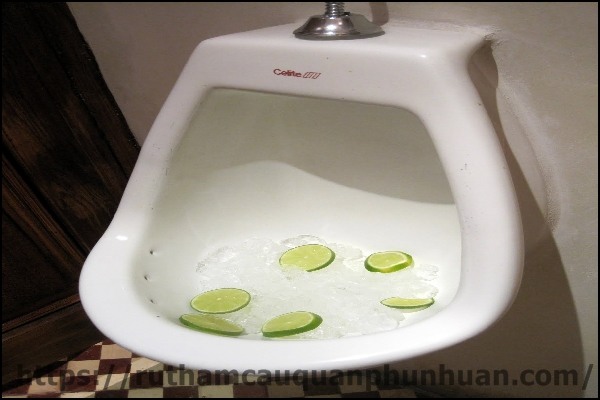 C&aacute;ch khử m&ugrave;i h&ocirc;i nh&agrave; vệ sinh chỉ trong t&iacute;ch tắc