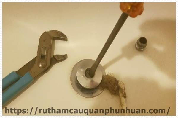 Nguyên nhân chậu rửa mặt bị tắc