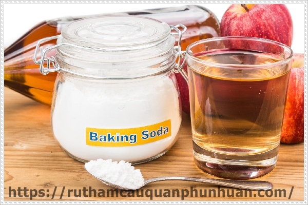Thông tắc chậu rửa bát bằng baking soda và giấm
