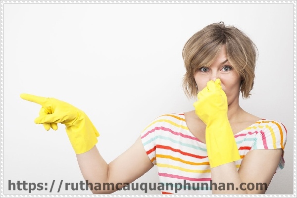 Mùi hôi nhà vệ sinh là do đâu