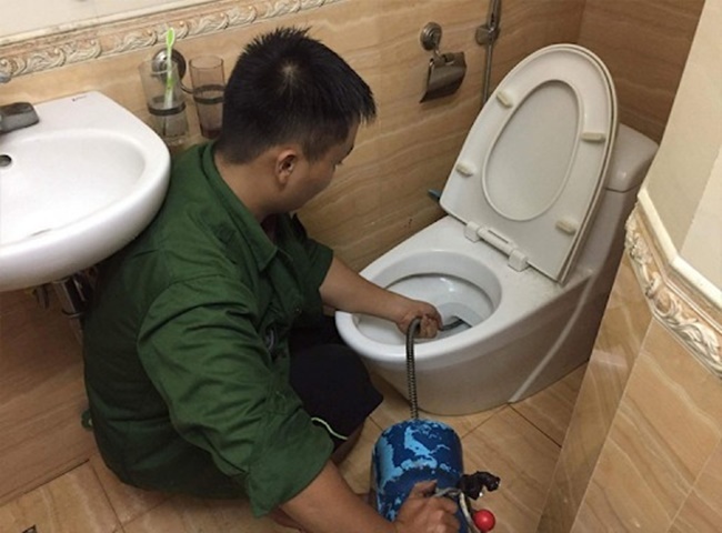 Th&ocirc;ng bồn cầu toilet quận 7 gi&aacute; rẻ Mạnh H&ugrave;ng chất lượng dịch vụ tốt