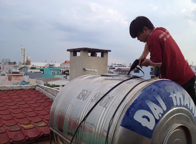 Vệ sinh bồn nước quận Ph&uacute; Nhuận chuy&ecirc;n nghiệp